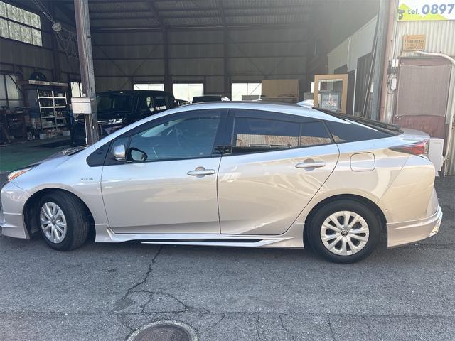 プリウス Ｓセーフティプラス　ナビ　テレビ　バックモニター　セーフティセンス　スマートキー　ＬＥＤヘッドライト　ＥＴＣ　Ｂｌｕｅｔｏｏｔｈ　電動格納ミラー（5枚目）