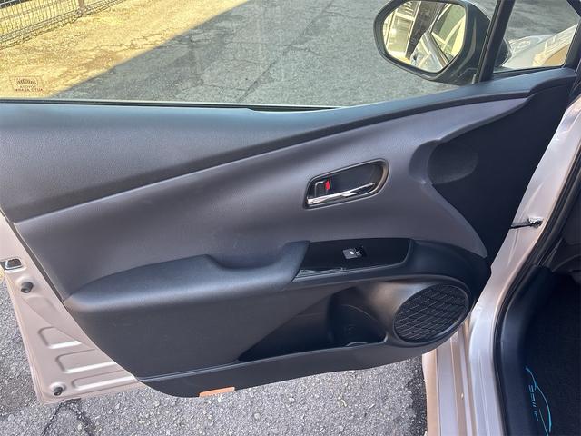 プリウス Ｓセーフティプラス　ナビ　テレビ　バックモニター　セーフティセンス　スマートキー　ＬＥＤヘッドライト　ＥＴＣ　Ｂｌｕｅｔｏｏｔｈ　電動格納ミラー（32枚目）