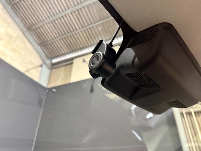 前後にドライブレコーダー付きです♪