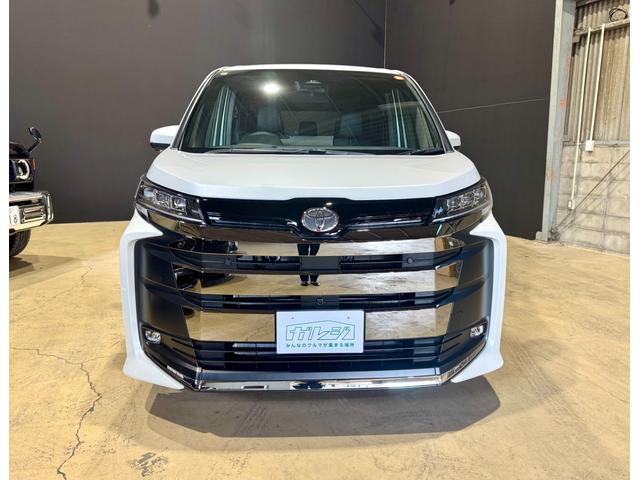 ノア ハイブリッドS-Z マイナーチェンジ後 全周囲モニター 両側電動スライドドア ユニバーサルステップ ディスプレイオーディオ フリップダウンモニターデジタルインナーミラー オットマン ETC2.0 ステアリングヒーター(3枚目)