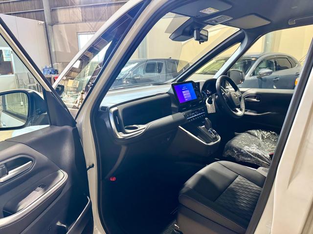 ノア ハイブリッドS-Z マイナーチェンジ後 全周囲モニター 両側電動スライドドア ユニバーサルステップ ディスプレイオーディオ フリップダウンモニターデジタルインナーミラー オットマン ETC2.0 ステアリングヒーター(6枚目)