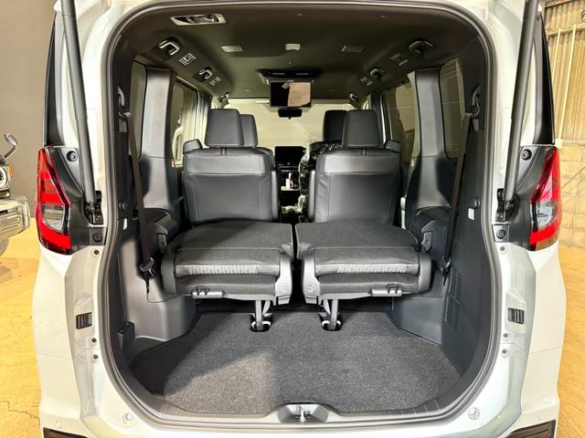 ノア ハイブリッドS-Z マイナーチェンジ後 全周囲モニター 両側電動スライドドア ユニバーサルステップ ディスプレイオーディオ フリップダウンモニターデジタルインナーミラー オットマン ETC2.0 ステアリングヒーター(14枚目)