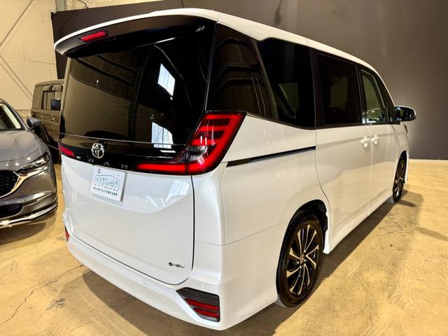ノア ハイブリッドS-Z マイナーチェンジ後 全周囲モニター 両側電動スライドドア ユニバーサルステップ ディスプレイオーディオ フリップダウンモニターデジタルインナーミラー オットマン ETC2.0 ステアリングヒーター(16枚目)