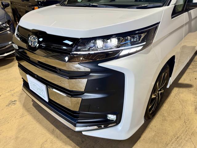 ノア ハイブリッドS-Z マイナーチェンジ後 全周囲モニター 両側電動スライドドア ユニバーサルステップ ディスプレイオーディオ フリップダウンモニターデジタルインナーミラー オットマン ETC2.0 ステアリングヒーター(26枚目)