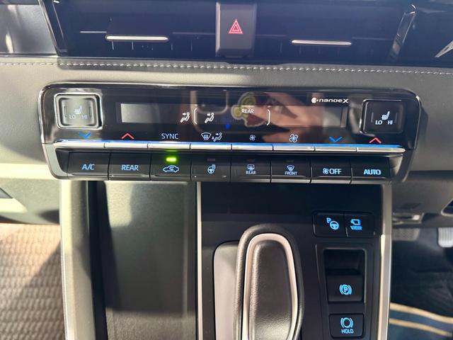 ノア ハイブリッドS-Z マイナーチェンジ後 全周囲モニター 両側電動スライドドア ユニバーサルステップ ディスプレイオーディオ フリップダウンモニターデジタルインナーミラー オットマン ETC2.0 ステアリングヒーター(40枚目)