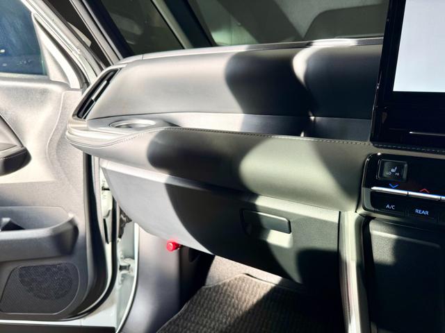 ノア ハイブリッドS-Z マイナーチェンジ後 全周囲モニター 両側電動スライドドア ユニバーサルステップ ディスプレイオーディオ フリップダウンモニターデジタルインナーミラー オットマン ETC2.0 ステアリングヒーター(44枚目)