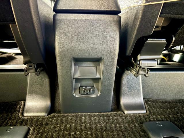 ノア ハイブリッドS-Z マイナーチェンジ後 全周囲モニター 両側電動スライドドア ユニバーサルステップ ディスプレイオーディオ フリップダウンモニターデジタルインナーミラー オットマン ETC2.0 ステアリングヒーター(51枚目)