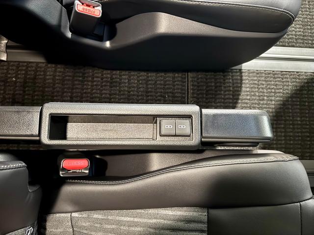 ノア ハイブリッドS-Z マイナーチェンジ後 全周囲モニター 両側電動スライドドア ユニバーサルステップ ディスプレイオーディオ フリップダウンモニターデジタルインナーミラー オットマン ETC2.0 ステアリングヒーター(53枚目)