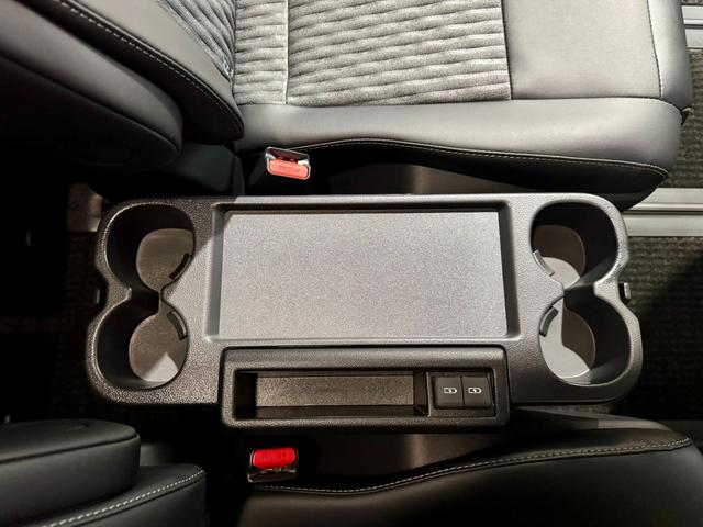 ノア ハイブリッドS-Z マイナーチェンジ後 全周囲モニター 両側電動スライドドア ユニバーサルステップ ディスプレイオーディオ フリップダウンモニターデジタルインナーミラー オットマン ETC2.0 ステアリングヒーター(54枚目)