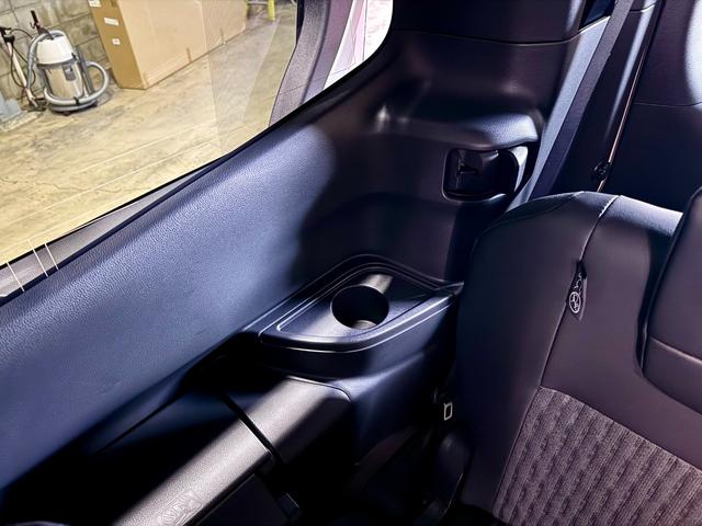 ノア ハイブリッドS-Z マイナーチェンジ後 全周囲モニター 両側電動スライドドア ユニバーサルステップ ディスプレイオーディオ フリップダウンモニターデジタルインナーミラー オットマン ETC2.0 ステアリングヒーター(57枚目)