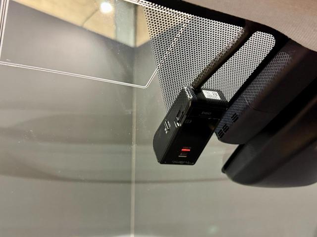 プリウス Ｓツーリングセレクション　純正９インチナビ　ＥＴＣ　ドラレコ前　クルーズコントローラー　トヨタセーフティーセンス　ＬＥＤヘッドライト・フォグランプ　純正マット　バイザー　純正１７インチアルミホイール　社外エアロ（36枚目）