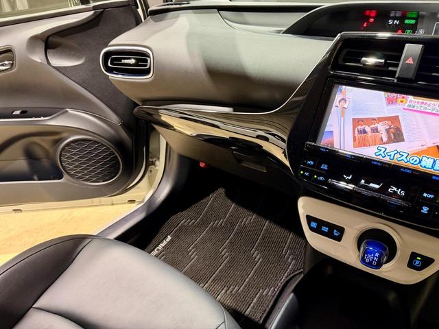 プリウス Ｓツーリングセレクション　純正９インチナビ　ＥＴＣ　ドラレコ前　クルーズコントローラー　トヨタセーフティーセンス　ＬＥＤヘッドライト・フォグランプ　純正マット　バイザー　純正１７インチアルミホイール　社外エアロ（37枚目）