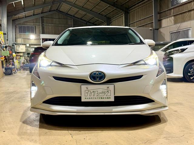 プリウス Ｓツーリングセレクション　純正９インチナビ　ＥＴＣ　ドラレコ前　クルーズコントローラー　トヨタセーフティーセンス　ＬＥＤヘッドライト・フォグランプ　純正マット　バイザー　純正１７インチアルミホイール　社外エアロ（41枚目）