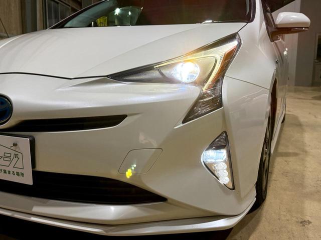 プリウス Ｓツーリングセレクション　純正９インチナビ　ＥＴＣ　ドラレコ前　クルーズコントローラー　トヨタセーフティーセンス　ＬＥＤヘッドライト・フォグランプ　純正マット　バイザー　純正１７インチアルミホイール　社外エアロ（43枚目）