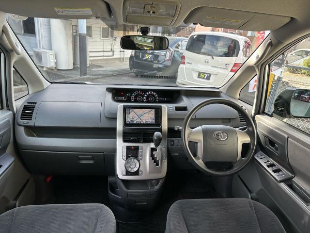 ヴォクシー Ｘ　Ｌエディション　ＥＴＣ／バックカメラ／フルセグテレビ／ナビゲーション／ＣＤ／ＤＶＤ再生／両側電動スライド・片側電動ドア／キーレスキー／ダブルエアコン／運転席・助手席エアバック（2枚目）