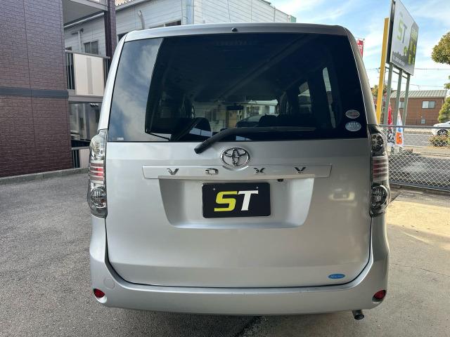 ヴォクシー Ｘ　Ｌエディション　ＥＴＣ／バックカメラ／フルセグテレビ／ナビゲーション／ＣＤ／ＤＶＤ再生／両側電動スライド・片側電動ドア／キーレスキー／ダブルエアコン／運転席・助手席エアバック（10枚目）