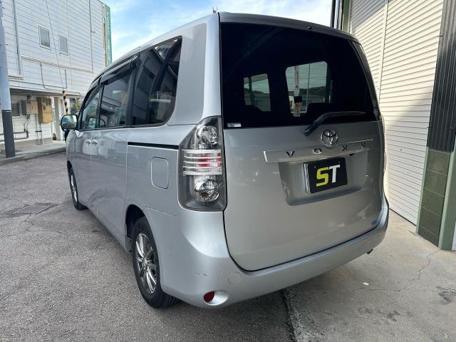 ヴォクシー Ｘ　Ｌエディション　ＥＴＣ／バックカメラ／フルセグテレビ／ナビゲーション／ＣＤ／ＤＶＤ再生／両側電動スライド・片側電動ドア／キーレスキー／ダブルエアコン／運転席・助手席エアバック（11枚目）