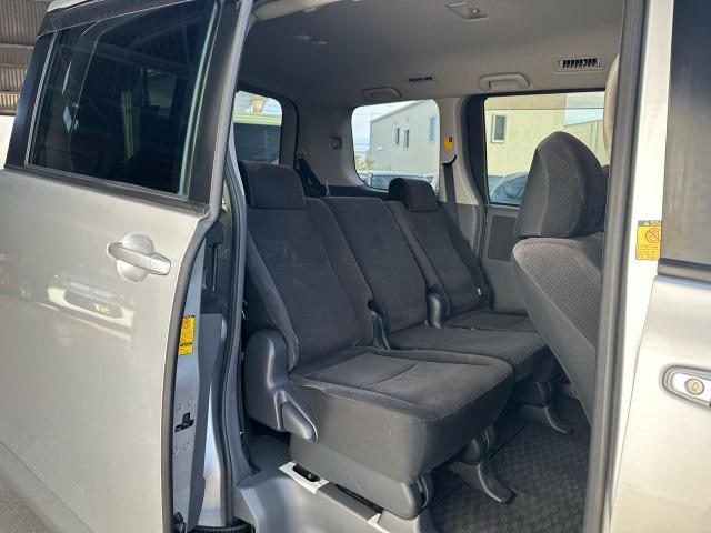 ヴォクシー Ｘ　Ｌエディション　ＥＴＣ／バックカメラ／フルセグテレビ／ナビゲーション／ＣＤ／ＤＶＤ再生／両側電動スライド・片側電動ドア／キーレスキー／ダブルエアコン／運転席・助手席エアバック（45枚目）