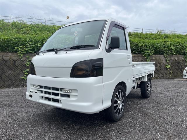 ハイゼットトラック エアコン・パワステ　スペシャル　５速マニュアル車　パールホワイト　４ＷＤ　四駆　エアコン　パワステ　３方開　ヘッドライトレベライザー（7枚目）