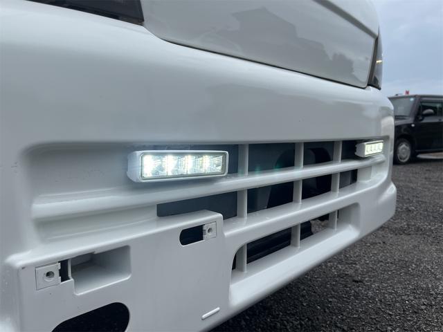 ハイゼットトラック エアコン・パワステ　スペシャル　５速マニュアル車　パールホワイト　４ＷＤ　四駆　エアコン　パワステ　３方開　ヘッドライトレベライザー（23枚目）