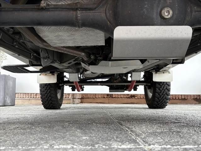 ジムニーシエラ ベースグレード　後期　リフトアップ　外マフラー　ルーフレール　キーレス　シートヒーター　レザースレアリング　４ＷＤ　ＥＴＣ　背面タイヤ　サイドステップ　バイザー　ＣＤオーディオ　ＡＢＳ　Ｗエアバッグ　５ＭＴ（49枚目）