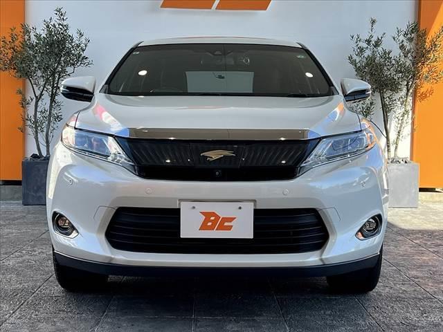 ハリアーハイブリッド プレミアム　アドバンスドパッケージ　ムーンルーフ　ＪＢＬ　純８インチナビ　パノラミックモニタ　プリクラ　クリソナ　フルセグ　ＥＴＣ　ＢＴ　シートヒータ　置くだけ充電　レーダークルーズ　パワーバックドア　ＬＥＤ　メモリー付きパワーシート（9枚目）