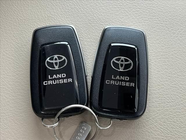 ランドクルーザープラド ＴＸ　Ｌパッケージ　禁煙　ムーンルーフ　純正９インチナビ　純正１９インチＡＷ　ルーフレール　セーフティセンスＰ　シートベンチレーション　ＥＴＣ　フルセグ　ＢＴオーディオ　レーダクルーズ　Ａライト　ＳＲＳエアバッグ（35枚目）