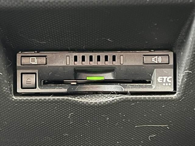 ライズ 　禁煙　モデリスタエアロ　９型ナビ　ツートン　Ｂモニタ　ＢＴ　ＳＡ　アダプティブクルーズ　ＥＴＣ　ＬＥＤヘッド　ステリモ　シートヒータ　Ａストップ　１７インチＡＷ　フルセグ　ＤＶＤ　革巻きステア（27枚目）