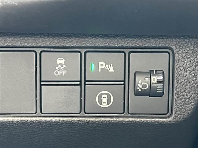 ヴェゼル ｅ：ＨＥＶ　Ｘ　禁煙　純正９型ナビ　Ｂモニタ　ワイヤレス充電　ＥＴＣ２．０　フルセグ　ＢＴ　ホンダセンシング　ＬＥＤヘッド　Ａライト　１６インチＡＷ　スマートキ　Ｐスタート　電子Ｐ　Ａホールド　パドルシフト（6枚目）