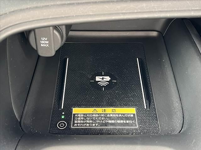 ヴェゼル ｅ：ＨＥＶ　Ｘ　禁煙　純正９型ナビ　Ｂモニタ　ワイヤレス充電　ＥＴＣ２．０　フルセグ　ＢＴ　ホンダセンシング　ＬＥＤヘッド　Ａライト　１６インチＡＷ　スマートキ　Ｐスタート　電子Ｐ　Ａホールド　パドルシフト（7枚目）