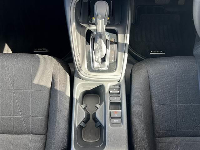 ヴェゼル ｅ：ＨＥＶ　Ｘ　禁煙　純正９型ナビ　Ｂモニタ　ワイヤレス充電　ＥＴＣ２．０　フルセグ　ＢＴ　ホンダセンシング　ＬＥＤヘッド　Ａライト　１６インチＡＷ　スマートキ　Ｐスタート　電子Ｐ　Ａホールド　パドルシフト（24枚目）