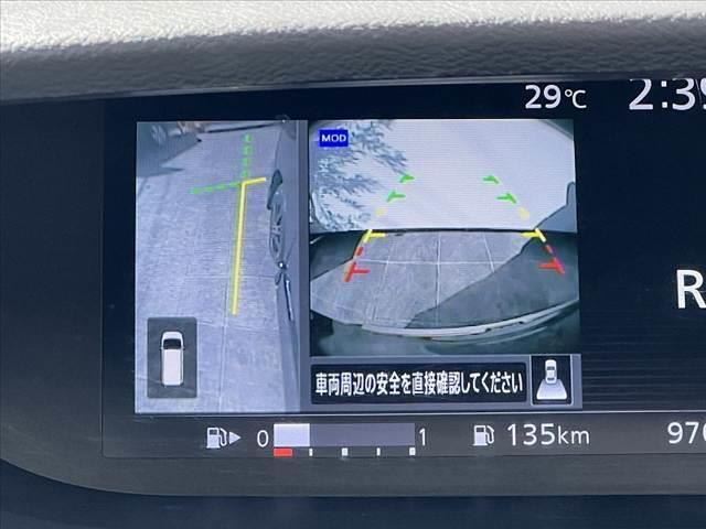 セレナ 　エマージェンシーブレーキ　アラウンドビューモニター　ＬＥＤ　両電スラ　クルーズコントロール　Ａライト　Ａストップ　後席テーブル　ロールサンシェード　シートリフター　フォグ　ＳＲＳエアバッグ（4枚目）