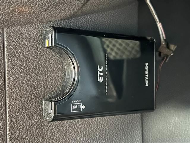 シャラン ＴＳＩ　ハイラインブルーモーションテクノロジー　ＤＡ　クルコン　ＨＩＤライト　Ｂモニター　Ｐゲート　両電スラ　コンビシート　ステリモ　Ｐスタート　Ｐシート　パドルシフト　ルーフレール　Ｐアシスト　シートヒーター　ブレーキホールド　電子Ｐ　横滑防止（7枚目）