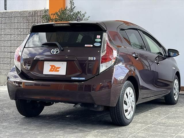 アクア Ｇ　禁煙車　ＬＥＤヘッド　純正ナビ　Ｂモニタ　ＥＴＣ　地デジ　ＢＴ　ＣＤ　ステリモ　ＬＥＤフォグ　クルコン　リモコンキー　革巻きステアリング　リアスポイラー　Ｐガラス　シートリフタ　アームレスト（12枚目）