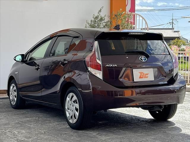 アクア Ｇ　禁煙車　ＬＥＤヘッド　純正ナビ　Ｂモニタ　ＥＴＣ　地デジ　ＢＴ　ＣＤ　ステリモ　ＬＥＤフォグ　クルコン　リモコンキー　革巻きステアリング　リアスポイラー　Ｐガラス　シートリフタ　アームレスト（14枚目）