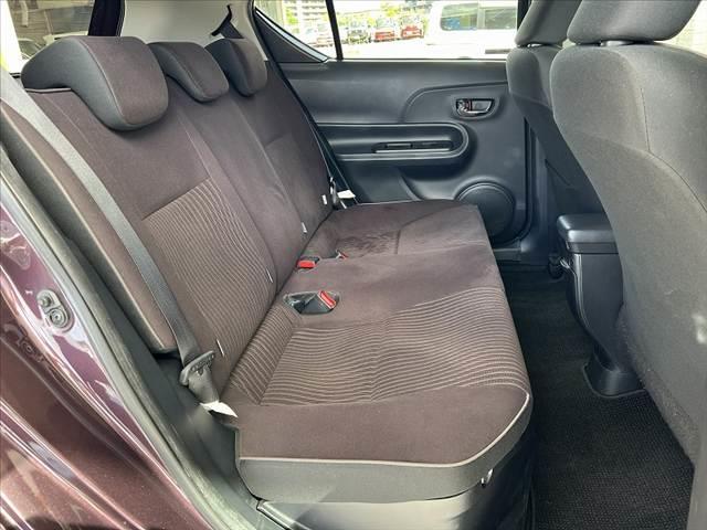 アクア Ｇ　禁煙車　ＬＥＤヘッド　純正ナビ　Ｂモニタ　ＥＴＣ　地デジ　ＢＴ　ＣＤ　ステリモ　ＬＥＤフォグ　クルコン　リモコンキー　革巻きステアリング　リアスポイラー　Ｐガラス　シートリフタ　アームレスト（17枚目）