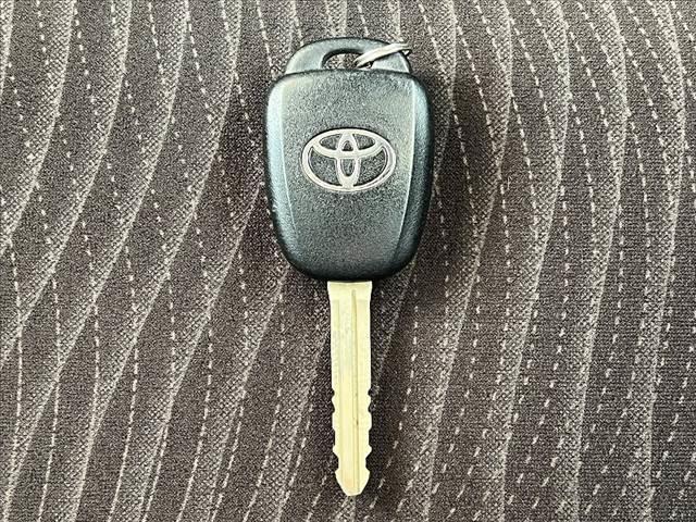 アクア Ｇ　禁煙車　ＬＥＤヘッド　純正ナビ　Ｂモニタ　ＥＴＣ　地デジ　ＢＴ　ＣＤ　ステリモ　ＬＥＤフォグ　クルコン　リモコンキー　革巻きステアリング　リアスポイラー　Ｐガラス　シートリフタ　アームレスト（31枚目）