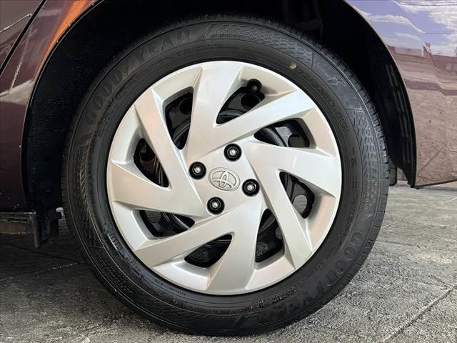 アクア Ｇ　禁煙車　ＬＥＤヘッド　純正ナビ　Ｂモニタ　ＥＴＣ　地デジ　ＢＴ　ＣＤ　ステリモ　ＬＥＤフォグ　クルコン　リモコンキー　革巻きステアリング　リアスポイラー　Ｐガラス　シートリフタ　アームレスト（42枚目）