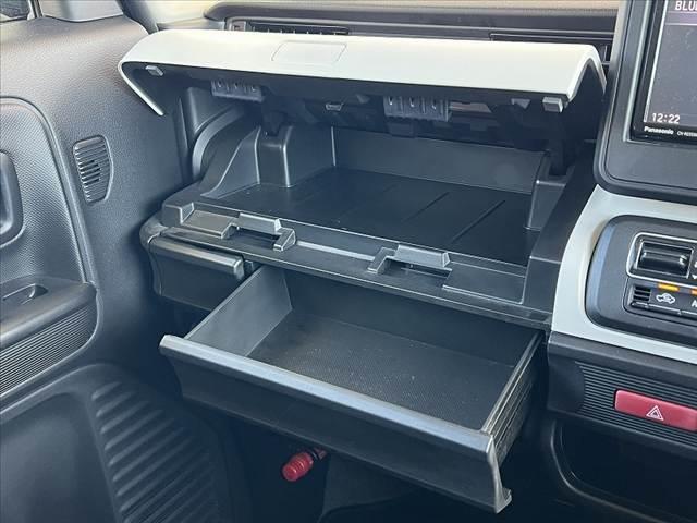 スペーシア ハイブリッドＧ　禁煙車　ナビ　Ｂモニタ　フルセグ　ＢＴ　ＤＶＤ　ＥＴＣ　スマートキー　Ｐスター　Ａストップ　Ａライト　ＡＢＳ　両側スライドドア　ＳＲＳエアバック　アームレスト　ＣＤ　バニティミラ　左右独立スライド（27枚目）
