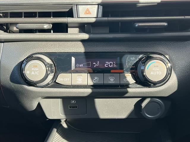 ノート S 社外ナビ スマートキー ETC Aライト Pスタート シートリフター ヘッドライトレベライザー 電子パーキング ブレーキホールド リアワイパー ハロゲンヘッドライト SRSエアバッグ(22枚目)