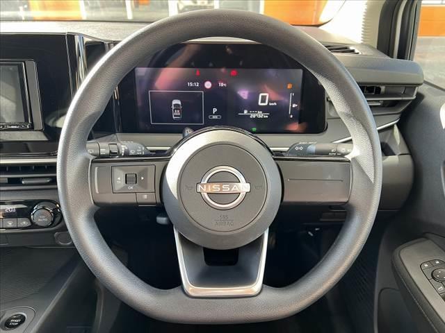 ノート S 社外ナビ スマートキー ETC Aライト Pスタート シートリフター ヘッドライトレベライザー 電子パーキング ブレーキホールド リアワイパー ハロゲンヘッドライト SRSエアバッグ(24枚目)