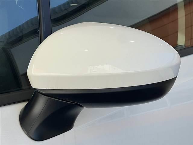 ノート S 社外ナビ スマートキー ETC Aライト Pスタート シートリフター ヘッドライトレベライザー 電子パーキング ブレーキホールド リアワイパー ハロゲンヘッドライト SRSエアバッグ(32枚目)