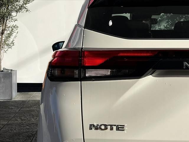 ノート S 社外ナビ スマートキー ETC Aライト Pスタート シートリフター ヘッドライトレベライザー 電子パーキング ブレーキホールド リアワイパー ハロゲンヘッドライト SRSエアバッグ(35枚目)