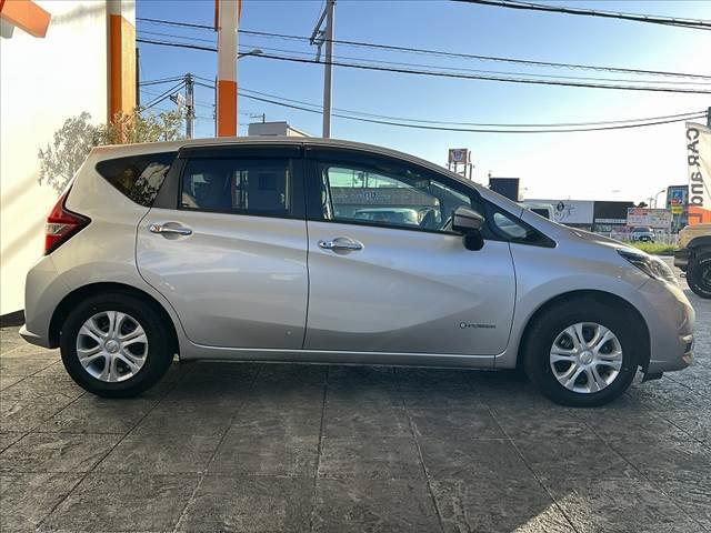 ノート e-パワー B アラウンドビューモニタ インテリジェントツームミラー CD エマブレ 車線逸脱警報 踏み間違い防止 FRバックソナー ETC AUX FM AM Pガラス Aライト Rワイパー インテリジェントキ(12枚目)