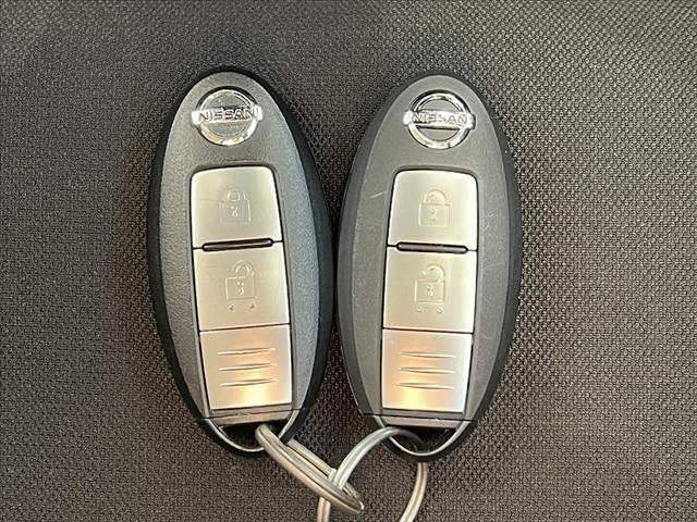 ノート e-パワー B アラウンドビューモニタ インテリジェントツームミラー CD エマブレ 車線逸脱警報 踏み間違い防止 FRバックソナー ETC AUX FM AM Pガラス Aライト Rワイパー インテリジェントキ(29枚目)