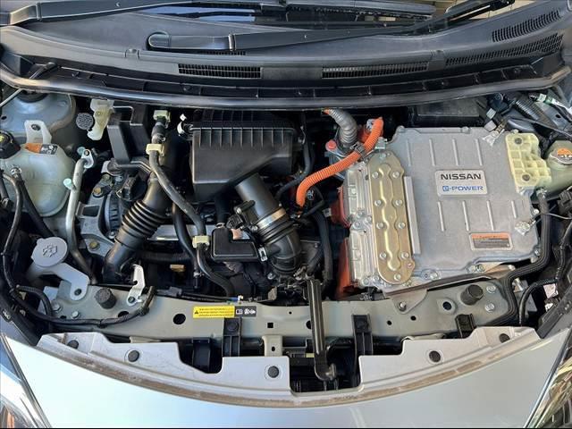 ノート e-パワー B アラウンドビューモニタ インテリジェントツームミラー CD エマブレ 車線逸脱警報 踏み間違い防止 FRバックソナー ETC AUX FM AM Pガラス Aライト Rワイパー インテリジェントキ(45枚目)