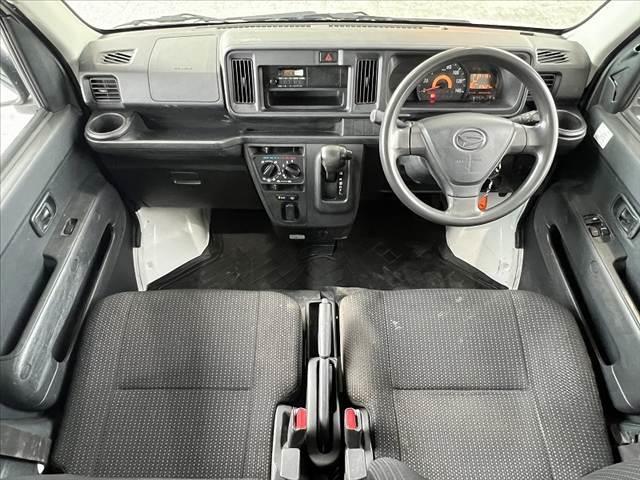 ハイゼットカーゴ ＤＸ　ＳＡＩＩＩ　後期　禁煙車　スマートアシスト３　コーナーセンサー　車線逸脱警報　先行者発信お知らせ　オートハイビーム　ＬＥＤヘッドライト　リモコンキー　ＳＲＳエアバック　ＡＣ　ＦＭ　ＡＭ　Ｐガラス　横滑り防止（2枚目）