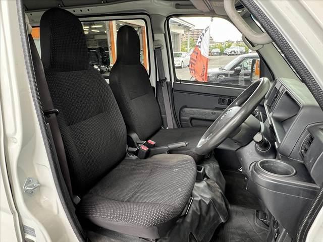 ハイゼットカーゴ ＤＸ　ＳＡＩＩＩ　後期　禁煙車　スマートアシスト３　コーナーセンサー　車線逸脱警報　先行者発信お知らせ　オートハイビーム　ＬＥＤヘッドライト　リモコンキー　ＳＲＳエアバック　ＡＣ　ＦＭ　ＡＭ　Ｐガラス　横滑り防止（16枚目）