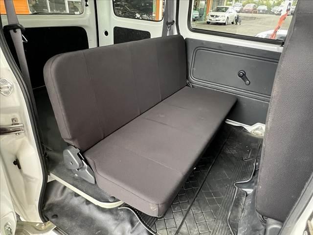 ハイゼットカーゴ ＤＸ　ＳＡＩＩＩ　後期　禁煙車　スマートアシスト３　コーナーセンサー　車線逸脱警報　先行者発信お知らせ　オートハイビーム　ＬＥＤヘッドライト　リモコンキー　ＳＲＳエアバック　ＡＣ　ＦＭ　ＡＭ　Ｐガラス　横滑り防止（18枚目）