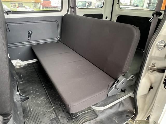 ハイゼットカーゴ ＤＸ　ＳＡＩＩＩ　後期　禁煙車　スマートアシスト３　コーナーセンサー　車線逸脱警報　先行者発信お知らせ　オートハイビーム　ＬＥＤヘッドライト　リモコンキー　ＳＲＳエアバック　ＡＣ　ＦＭ　ＡＭ　Ｐガラス　横滑り防止（19枚目）